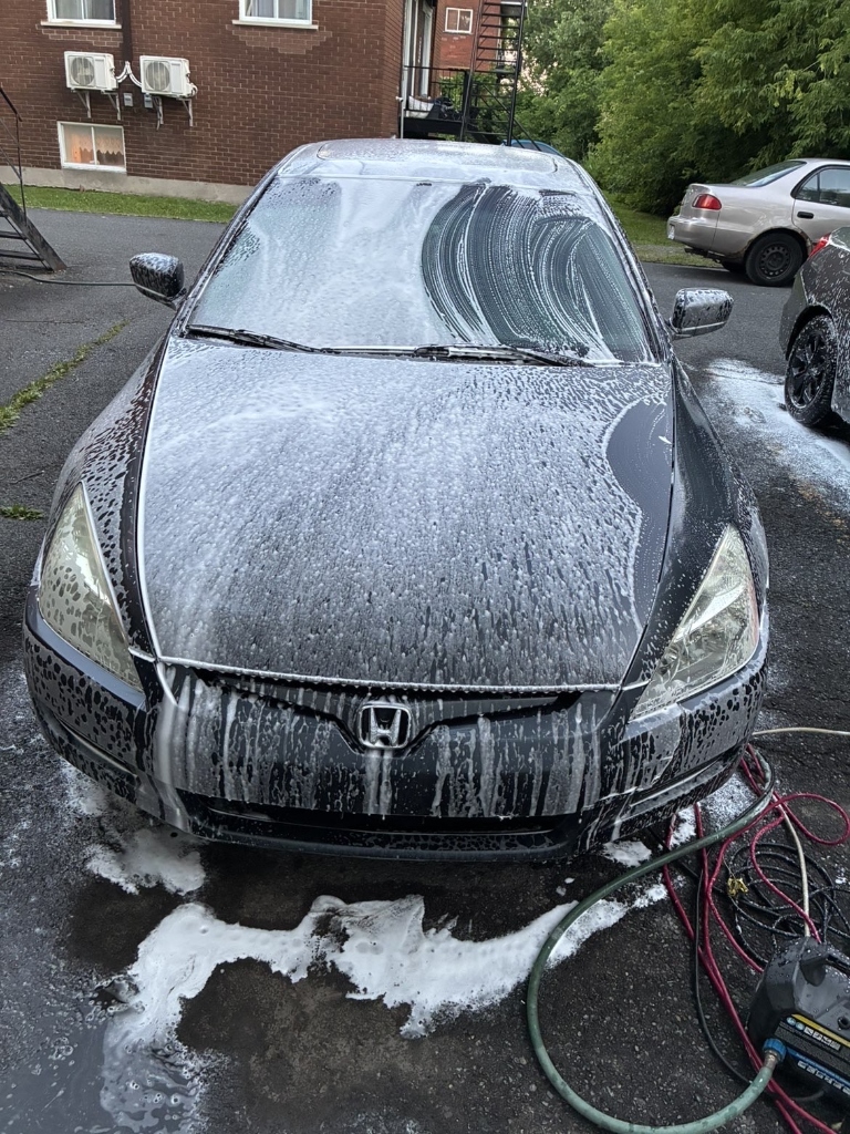 Lavage extérieur mobile — mousse sur Honda